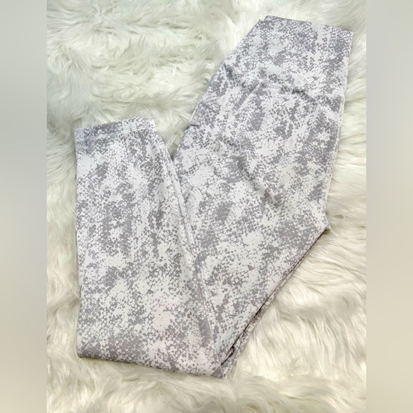 RBX Pants - WOMEN’S RBX ATHLETIC LEGGINGS | WHITE & GRAY SNAKE SKIN PRINT